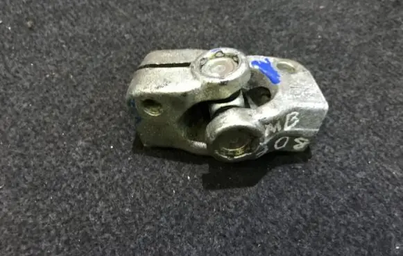 Mercedes-Benz 208 308 Steering column universal joint