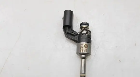 Volkswagen Golf VI Fuel injector 03C906036M