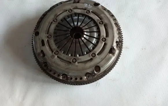 Audi Q2 - Clutch set kit 04C141025R