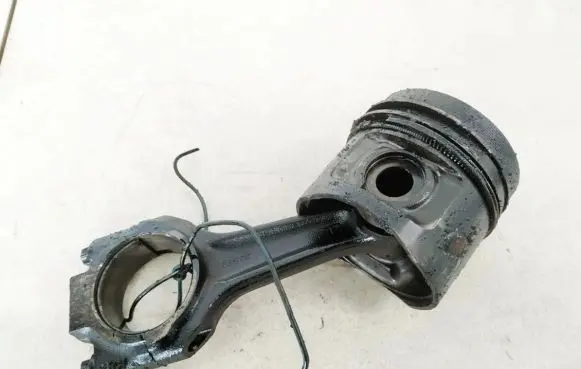 Ford Escort Piston with connecting rod s89ff