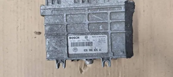 Volkswagen Polo III 6N 6N2 6NF Engine control unit/module 030906026AC 0261203774 0261203745