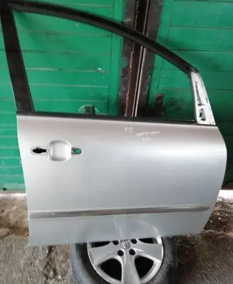 Toyota Avensis Verso Front door