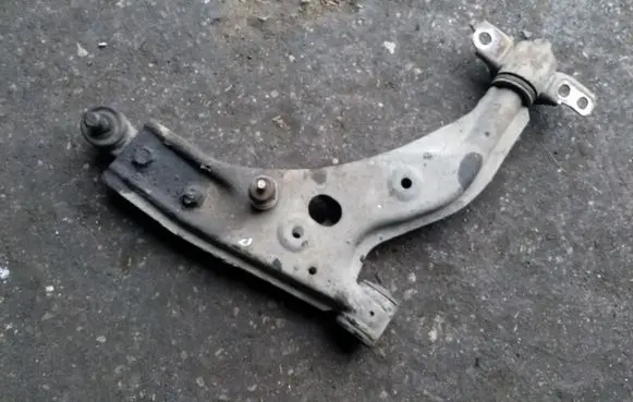 Mazda 323 F Front lower control arm/wishbone