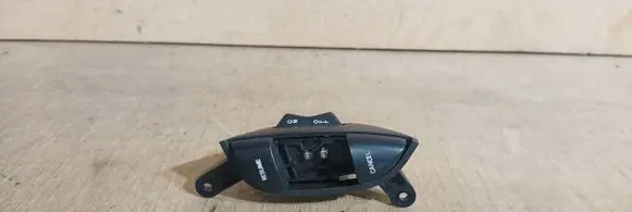 Steering wheel buttons/switches