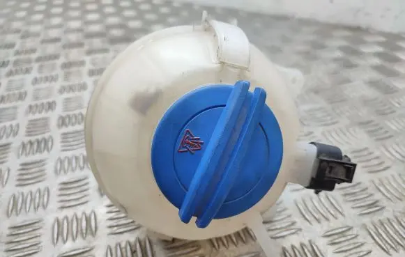 Coolant expansion tank/reservoir