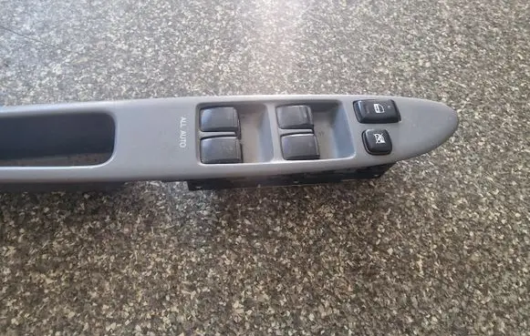 Toyota Avensis Verso Electric window control switch