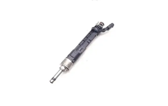 Mercedes-Benz A W176 Fuel injector A2820700087 166002932R