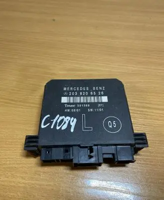 Mercedes-Benz C W203 Door control unit/module 2038206526 C1084
