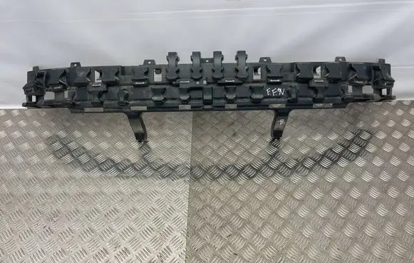 Rear bumper mounting bracket