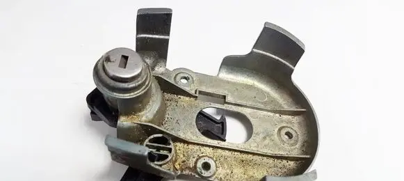 Opel Omega B1 Front door lock (next to the handle) 