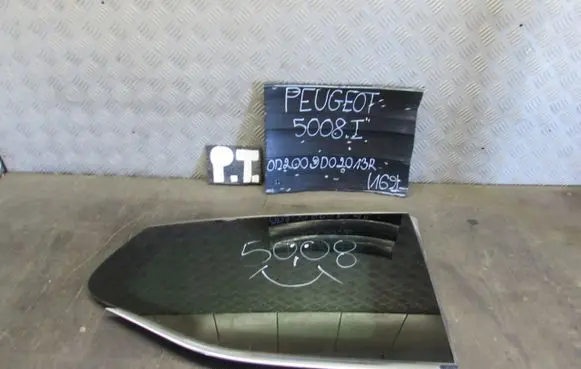 Peugeot 5008 Front triangle window/glass 