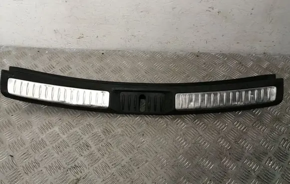 Trunk/boot sill cover protection