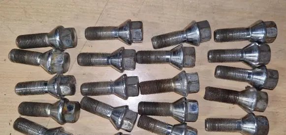 Volvo V70 Nuts/bolts 