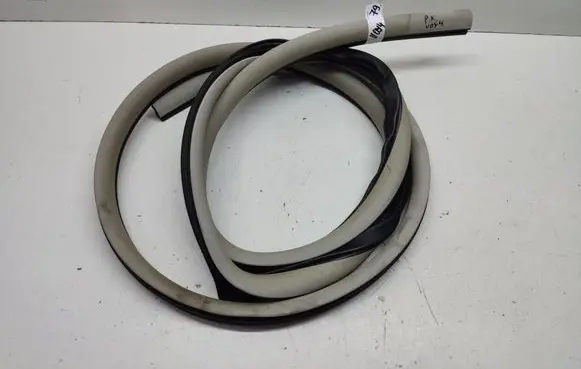 Chrysler Grand Voyager V Front door rubber seal 