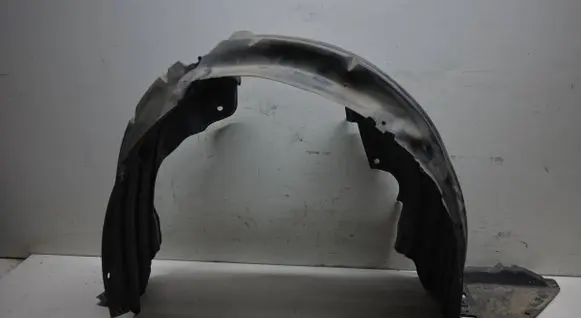 Front wheel arch liner splash guards