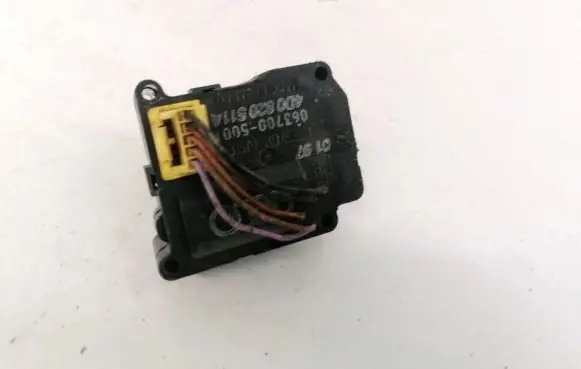 Audi A8 S8 D2 4D Air flap motor/actuator 4D0820511A 0637005001