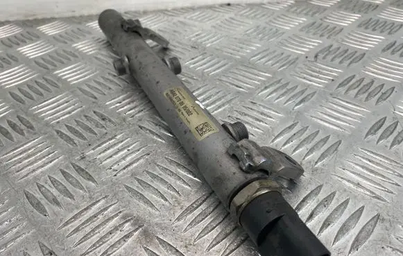 Mercedes-Benz E W211 Fuel main line pipe A6420700695 0621400723