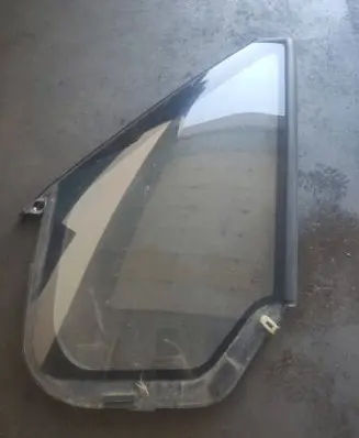 Ford Transit Front door vent window glass four-door 43R00003 DOT17M30AS2