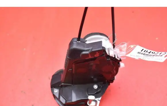 Toyota Yaris Rear door lock U2014110