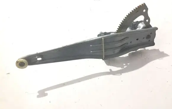 Rear door manual window regulator