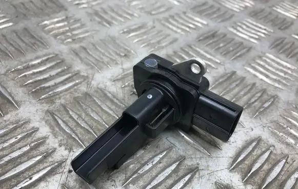 Lexus CT 200H Mass air flow meter 222040V020