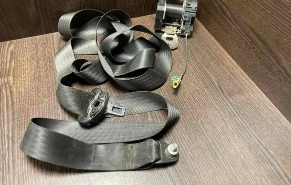 Iveco Daily 3rd gen Front seatbelt 33014051 33017280A1