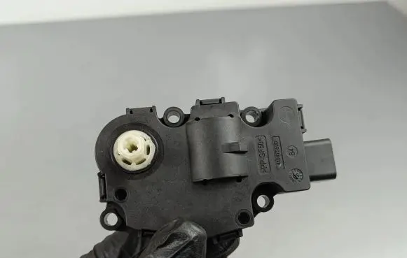 Jaguar F-Pace Air flap motor/actuator 03022018