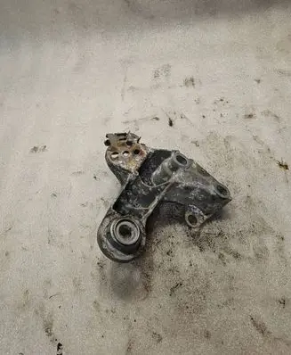 Audi A4 S4 B5 8D Engine mounting bracket 8D0199352G