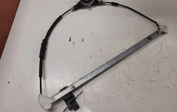 Rear door manual window regulator