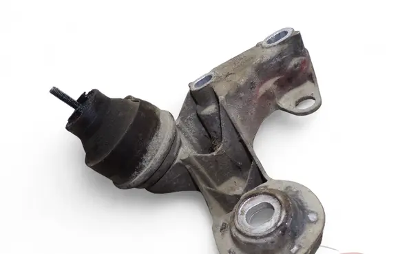 Audi A4 S4 B5 8D Engine mounting bracket 4B0199352B