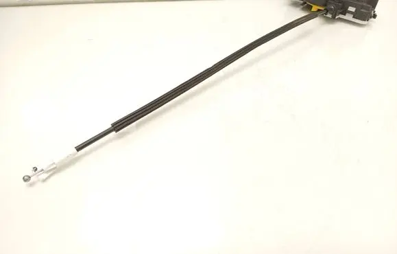 Opel Insignia A Front door lock 13579518