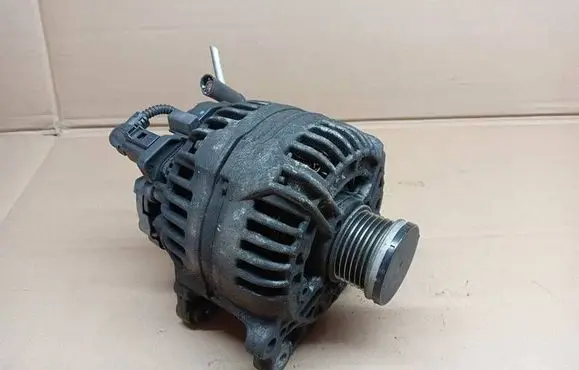 Skoda Octavia Mk2 (1Z) Generator/alternator 03F903023D 0124525201