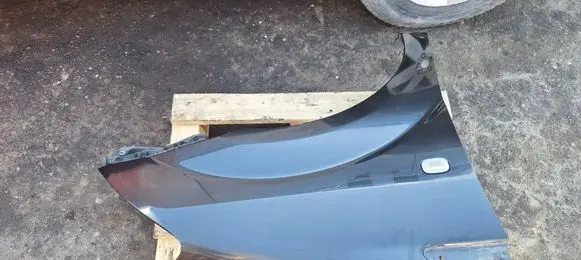 Toyota Corolla Verso AR10 Fender 