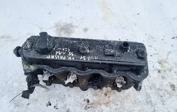 Volkswagen PASSAT B5 Engine head 028103373N