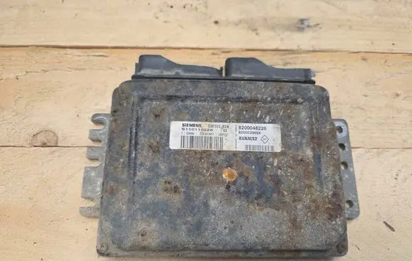 Renault Scenic I Engine control unit/module 8200048226