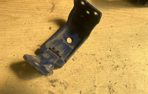 Mercedes-Benz Vito Viano W639 Loading door lower hinge A6397400137