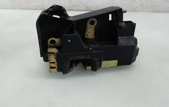 Opel Zafira A Front door lock 90561154