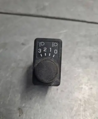Nissan Primera Headlight level height control switch 37044A