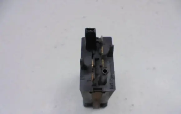 Volkswagen PASSAT B5 Windscreen/window heater switch 3B0959621B