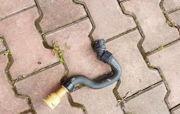 Opel Insignia A Engine coolant pipe/hose 13396725