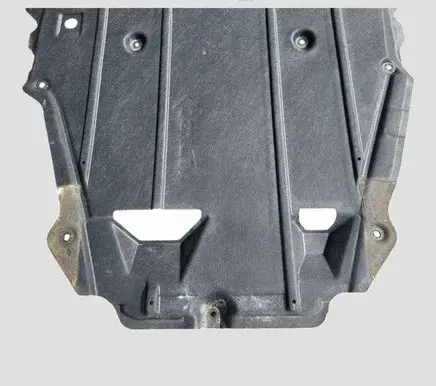 Nissan Leaf II (ZE1) Engine splash shield/under tray