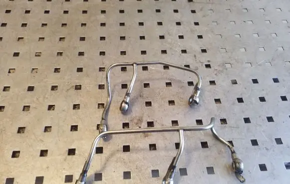 Subaru Outback Fuel injector supply line/pipe 