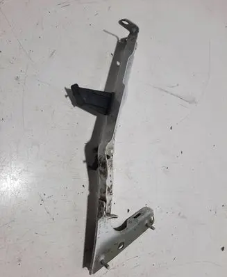 Fender mounting bracket
