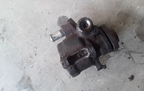 Volkswagen Polo IV 9N3 Power steering pump 6N0422154A