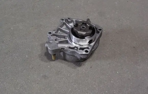 Opel Insignia A Vacuum pump 55205446
