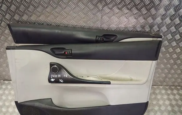 Toyota iQ Sliding door card 
