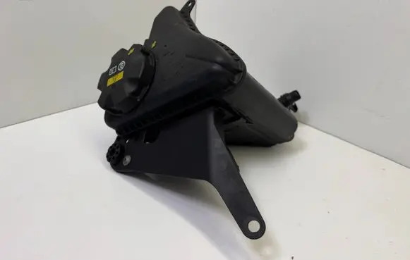 BMW 6 F06 Gran coupe Coolant expansion tank/reservoir 7647283 17137647283 17137601949