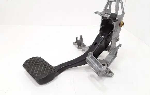Volkswagen PASSAT B5 Brake pedal 8D1721117D