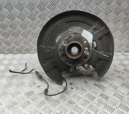 BMW 6 F12 F13 Rear wheel hub 6852894