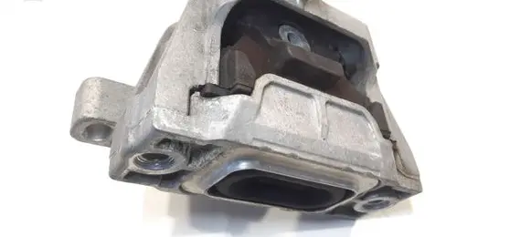 Volkswagen PASSAT B6 Engine mount bracket 1K0199262